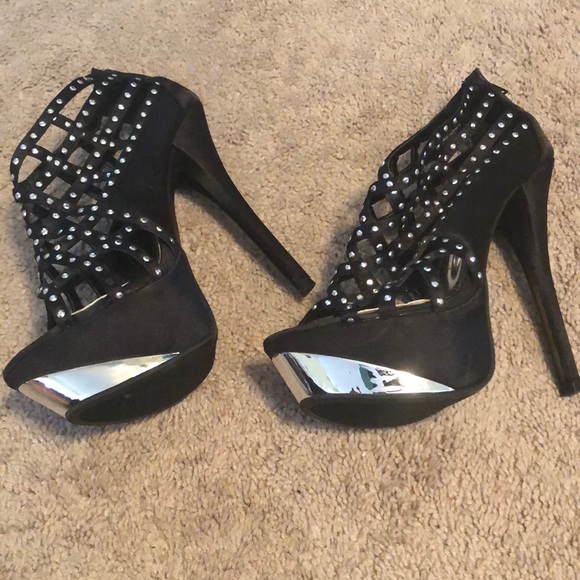 Heels - Picture 3 of 3